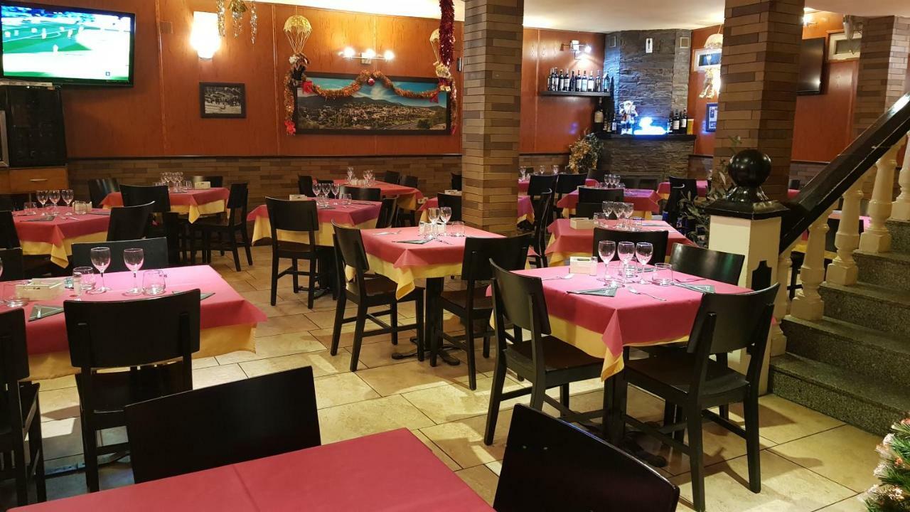 Hostal Plaza 埃尔埃斯皮纳尔 外观 照片