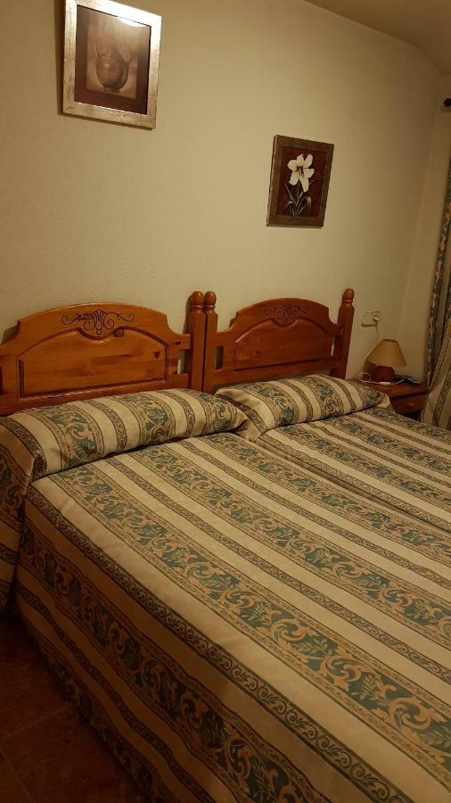 Hostal Plaza 埃尔埃斯皮纳尔 外观 照片